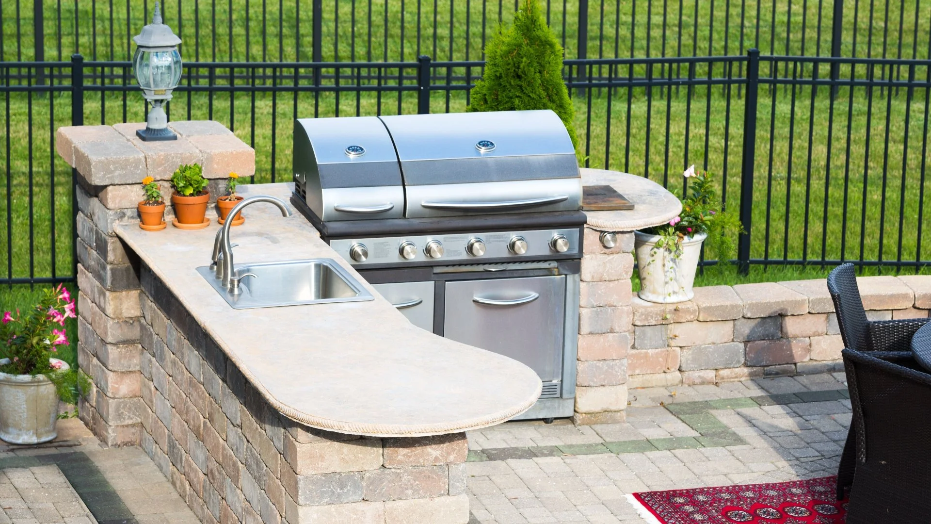 What Amenities Should You Incorporate Into Your Outdoor Kitchen?